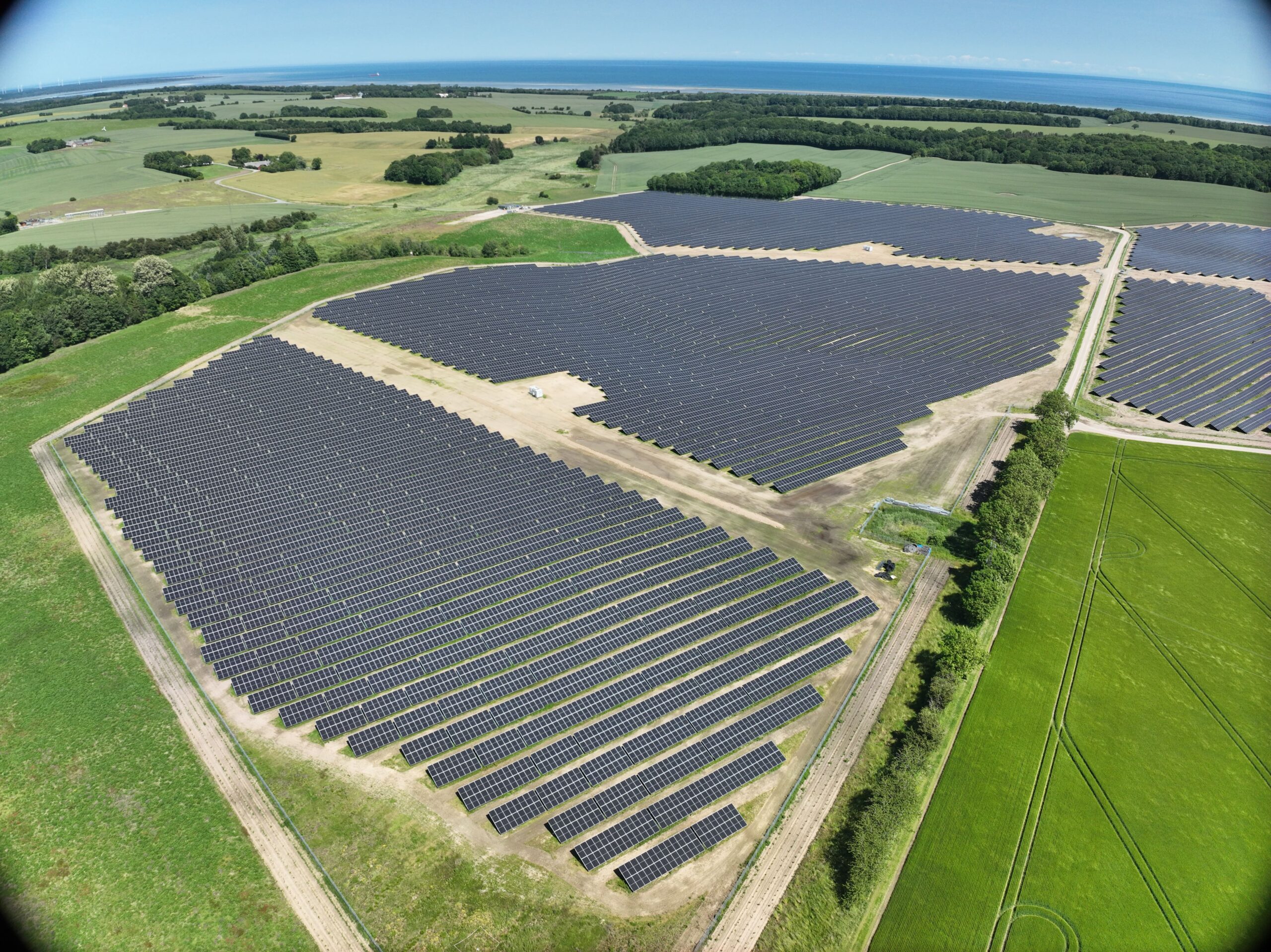 Forenede Service bidrager til produktion af solenergi i nyt partnerskab